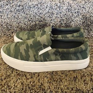 American Eagle Camo Slip-On Sneakers